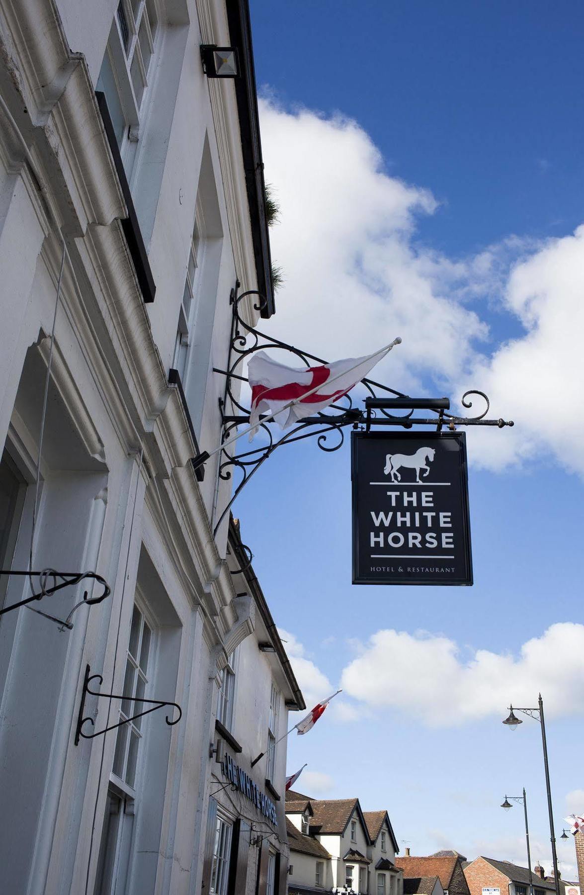 Oyo White Horse Hotel Storrington Exterior photo